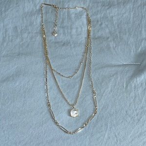 Kendra Scott necklace